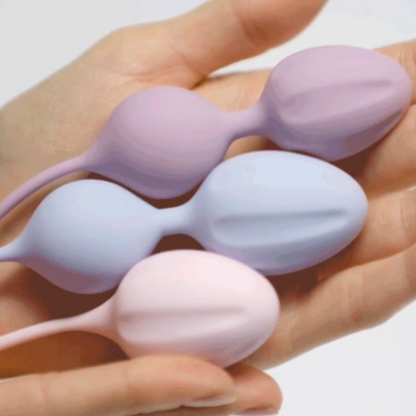 Total V Kegel Ball Set